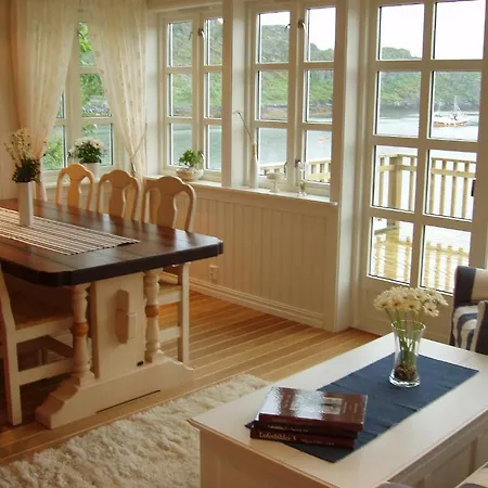 Lofoten Rorbusuiter 3*